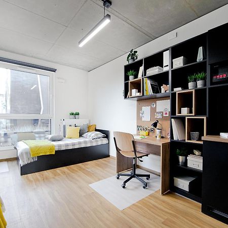 Shed Living Krakow Aparthotel Exteriör bild
