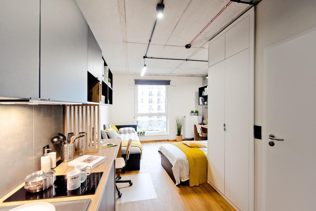 Shed Living Krakow Aparthotel Exteriör bild