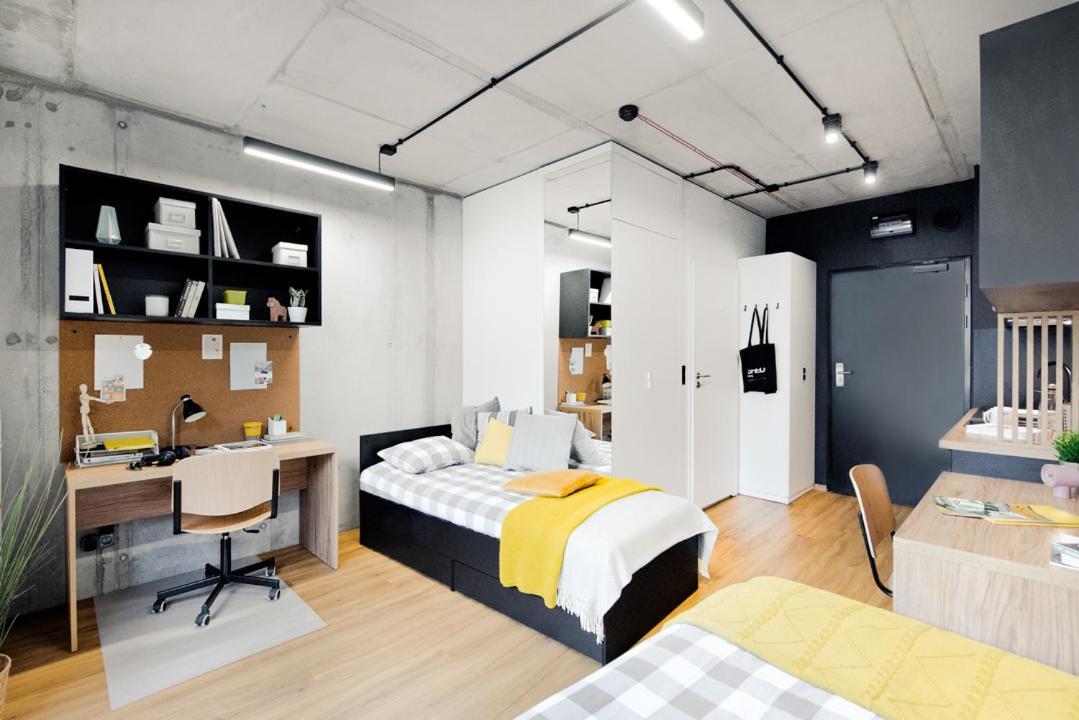 Shed Living Krakow Aparthotel Exteriör bild