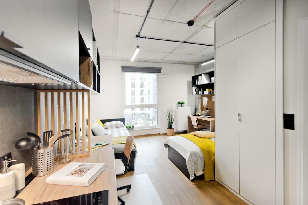 Shed Living Krakow Aparthotel Exteriör bild