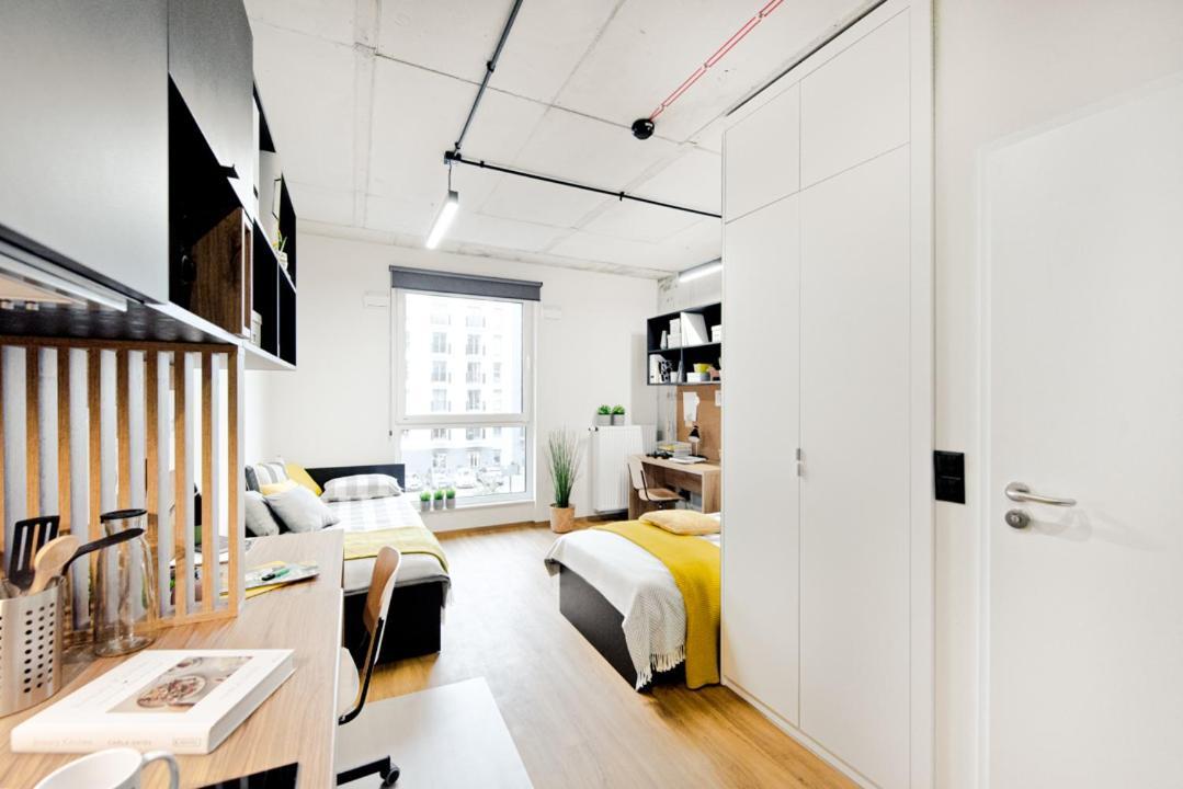 Shed Living Krakow Aparthotel Exteriör bild