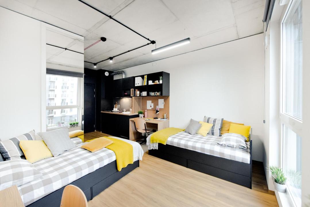 Shed Living Krakow Aparthotel Exteriör bild