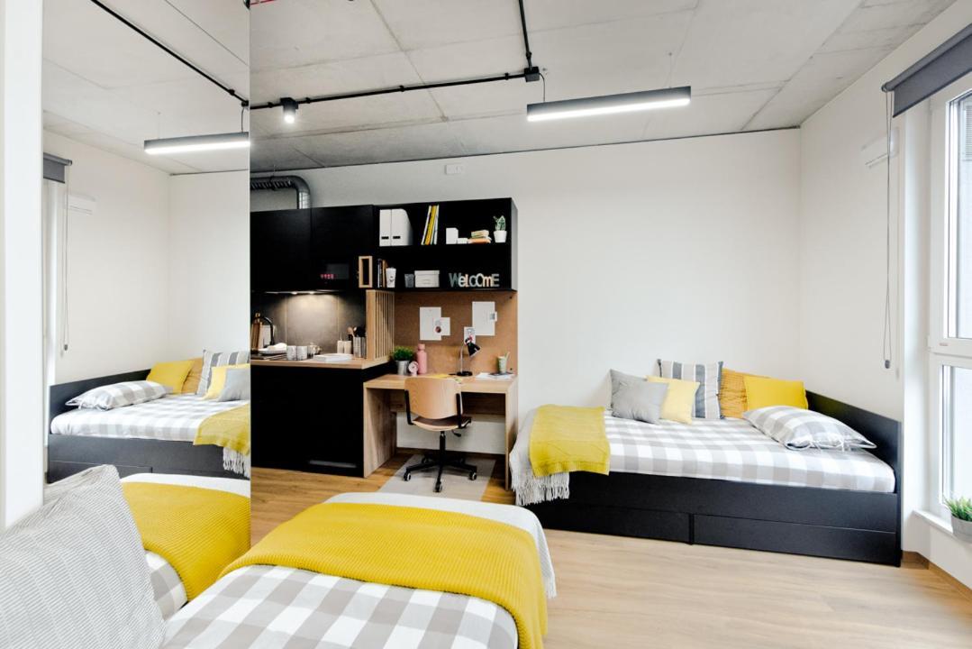 Shed Living Krakow Aparthotel Exteriör bild