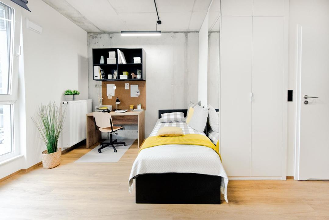 Shed Living Krakow Aparthotel Exteriör bild