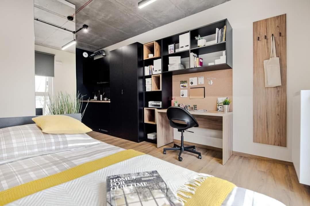 Shed Living Krakow Aparthotel Exteriör bild