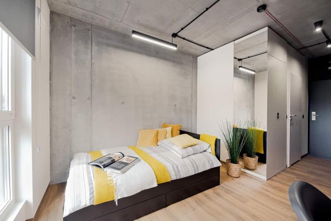 Shed Living Krakow Aparthotel Exteriör bild