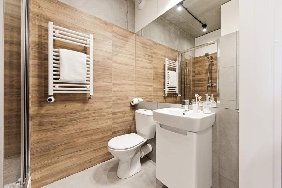 Shed Living Krakow Aparthotel Exteriör bild
